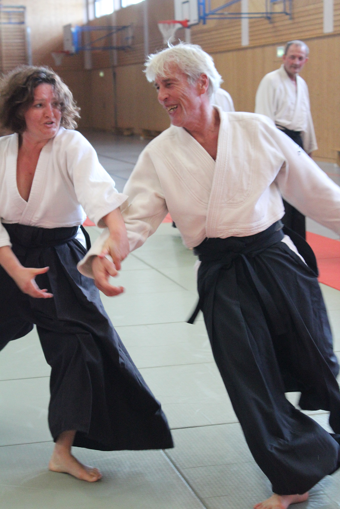 Aikido-Lehrer Dr. Peter Nawrot in Aktion Aikido-Lehrer Dr. Peter Nawrot in Aktion