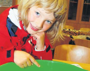 Katharina Winkler aus Kröpelin bei Bad Doberan nutzte den Besuch bei der Oma, um in der Zooschule in Ueckermünde vorbei zu schauen. FOTO: - K. MÖLLER