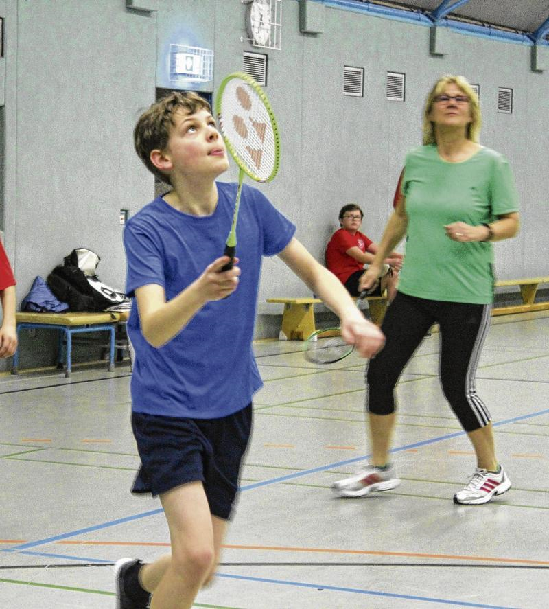 Bei den Badminton-Spielern des SV Einheit wird um jeden Ball gekämpft. Bei den Badminton-Spielern des SV Einheit wird um jeden Ball gekämpft.