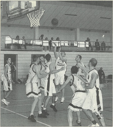 Die zweite Runde der Landesliga-Endspiele im Basketball konn-te Einheit Ueckermünde am Wochenende mit einem 106:68 für sich entscheiden. Somit bleibt es beim Zwischenstand von 1:1 gegen Ludwigslust spannend, wer in die Oberliga aufsteigt. Foto: M. Lanin Die zweite Runde der Landesliga-Endspiele im Basketball konn-te Einheit Ueckermünde am Wochenende mit einem 106:68 für sich entscheiden. Somit bleibt es beim Zwischenstand von 1:1 gegen Ludwigslust spannend, wer in die Oberliga aufsteigt. Foto: M. Lanin