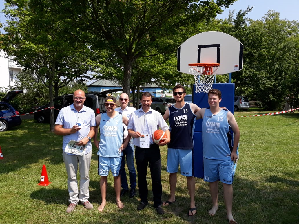 Die Basketballer mit den Politikern Die Basketballer mit den Politikern