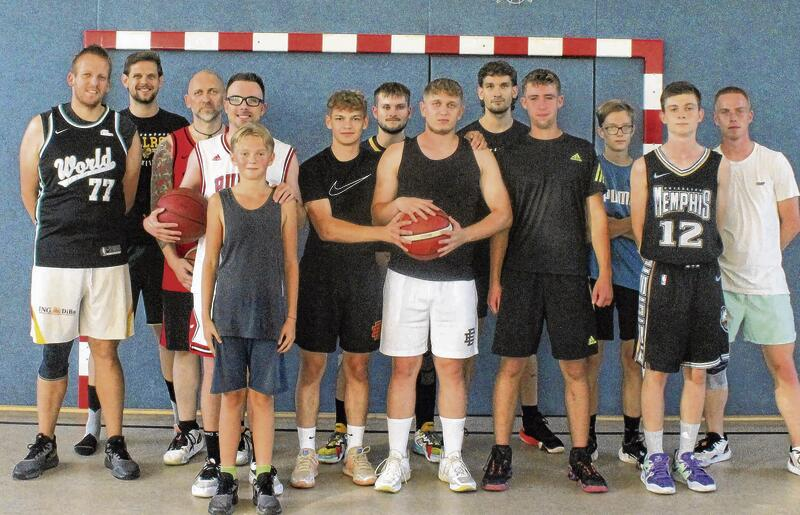 Eine „Einheit“: Bei den Ballrox in Ueckermünde trainiert der Nachwuchs mit den Herren zusammen. Fotos: Matthias Schütt Eine „Einheit“: Bei den Ballrox in Ueckermünde trainiert der Nachwuchs mit den Herren zusammen. Fotos: Matthias Schütt