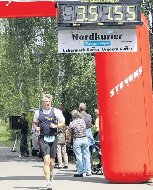 Beim 19. Tollenseseelauf in Neubrandenburg belegte Michael Zinn vom SV scn energy Torgelow Rang sieben beim Marathon. - FOTO: T. KRAUSE Beim 19. Tollenseseelauf in Neubrandenburg belegte Michael Zinn vom SV scn energy Torgelow Rang sieben beim Marathon. - FOTO: T. KRAUSE
