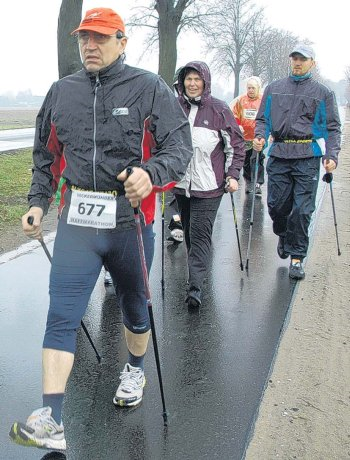 Auch Nordic Walker waren beim 27. Haffmarathon am Sonnabend wieder dabei und ließen sich ebenfalls vom Wetter nicht schrecken. Auch Nordic Walker waren beim 27. Haffmarathon am Sonnabend wieder dabei und ließen sich ebenfalls vom Wetter nicht schrecken.