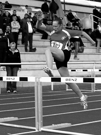 Nadine Stegemann beim Sprint über die 60 Meter Hürden. Nadine Stegemann beim Sprint über die 60 Meter Hürden.