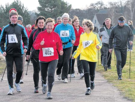 Auch viele Walker nutzten die Cross-Serie, um sich sportlich zu betätigen. Für sie stand der Spaß im Vordergrund, Zeiten waren zweitrangig. Auch viele Walker nutzten die Cross-Serie, um sich sportlich zu betätigen. Für sie stand der Spaß im Vordergrund, Zeiten waren zweitrangig.