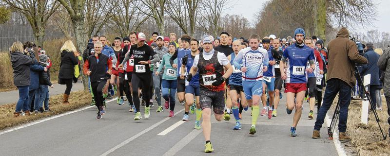 Großer Andrang beim Ueckermünder Haffmarathon: Mit knapp 350 Läufern und Läuferinnen gab es sogar einen neuen Teilnehmerrekord. Foto: Thomas Krause Großer Andrang beim Ueckermünder Haffmarathon: Mit knapp 350 Läufern und Läuferinnen gab es sogar einen neuen Teilnehmerrekord. Foto: Thomas Krause