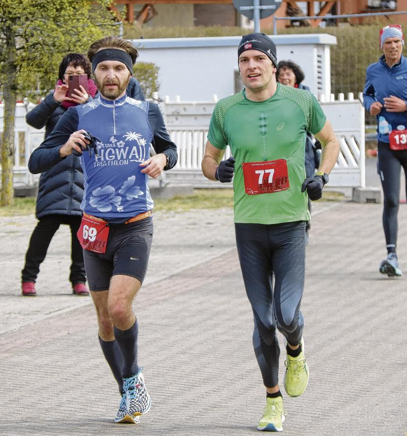Jan-Henrik Lange (links) und Dorian Stein sind im Ziel. Jan-Henrik Lange (links) und Dorian Stein sind im Ziel.