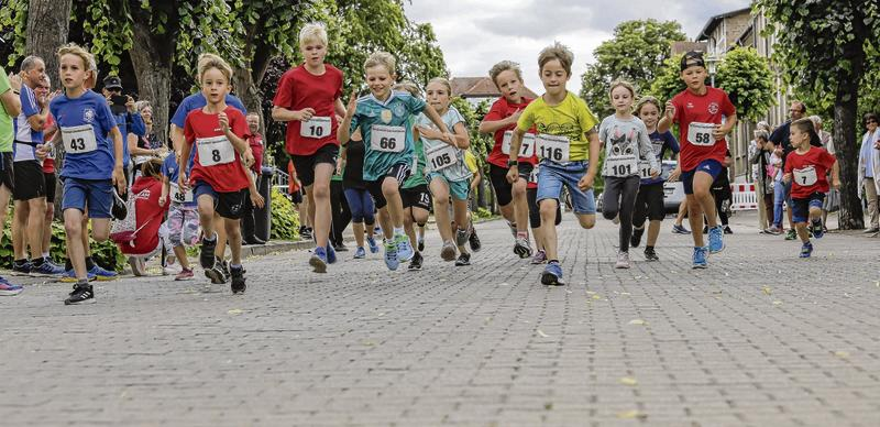 Der nächste Wettbewerb in der UER-Laufcup Serie findet am 31. August beim 25. Eggesiner Abendlauf statt. Fotos: Andy Bünning Der nächste Wettbewerb in der UER-Laufcup Serie findet am 31. August beim 25. Eggesiner Abendlauf statt. Fotos: Andy Bünning