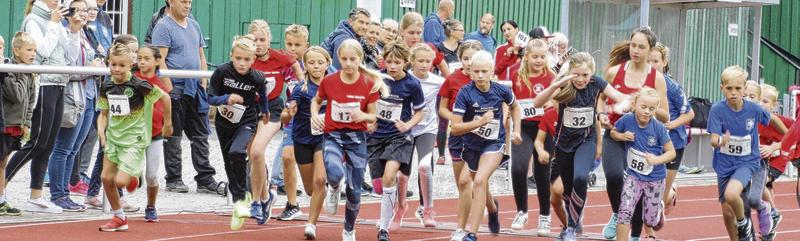 Der zweite Ueckermünder Bahnlauf war die letzte Station der UER-Laufcupserie vor dem Weihnachtslauf im Dezember. Fotos: Dennis Bacher Der zweite Ueckermünder Bahnlauf war die letzte Station der UER-Laufcupserie vor dem Weihnachtslauf im Dezember. Fotos: Dennis Bacher