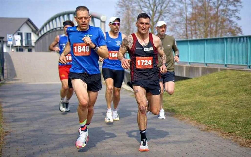 Stefan Lange (links) und Tim Klatt gehören am Samstag zu den Favoriten in Ueckermünde.