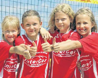 Diese Ueckermünder Mädchen zählten zu den Jüngsten im Teilnehmerfeld. Sie gingen in der Altersklasse U12 an den Start. FOTO: S. JUSTA Diese Ueckermünder Mädchen zählten zu den Jüngsten im Teilnehmerfeld. Sie gingen in der Altersklasse U12 an den Start. FOTO: S. JUSTA