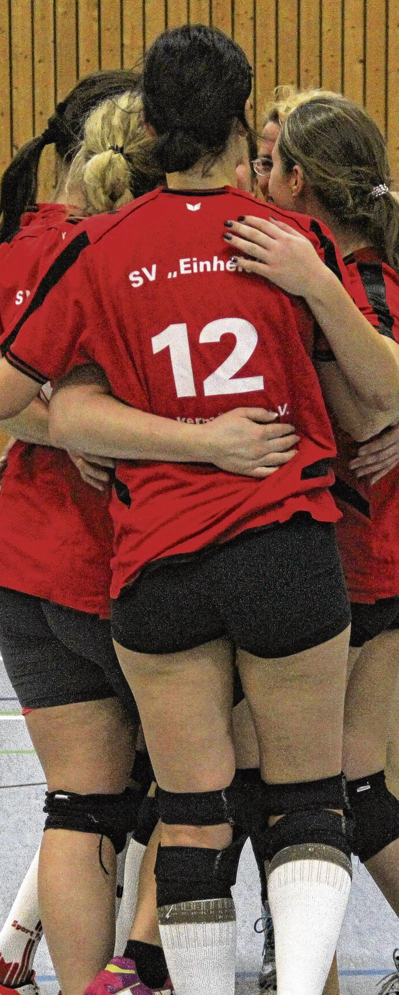 Die Volleyball-Mädels bejubelten ihren Erfolg. Die Volleyball-Mädels bejubelten ihren Erfolg.