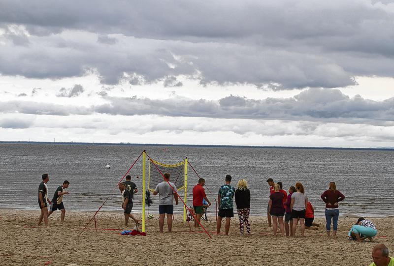 Immer wieder zogen dunkle Wolken über den Haffstrand. 