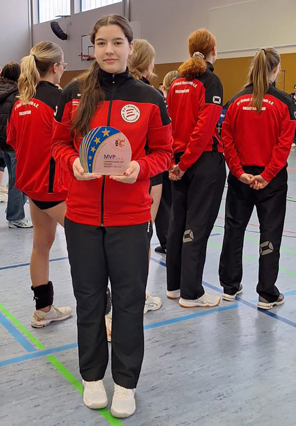 Thalia Martin mit MVP-Pokal Thalia Martin mit MVP-Pokal