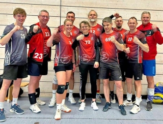 Die Freude ist groß: Einheit Ueckermünde glückte am 6. Spieltag in der Landesliga Mixed ein Doppelerfolg in den beiden Heimspielen. Foto: Wolfgang Dannenberg