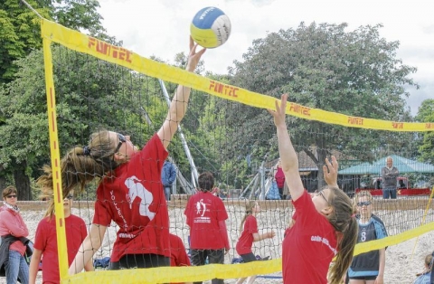 Die große Schmettersause: 300 Sportler lassen sich vom Regen nicht vertreiben