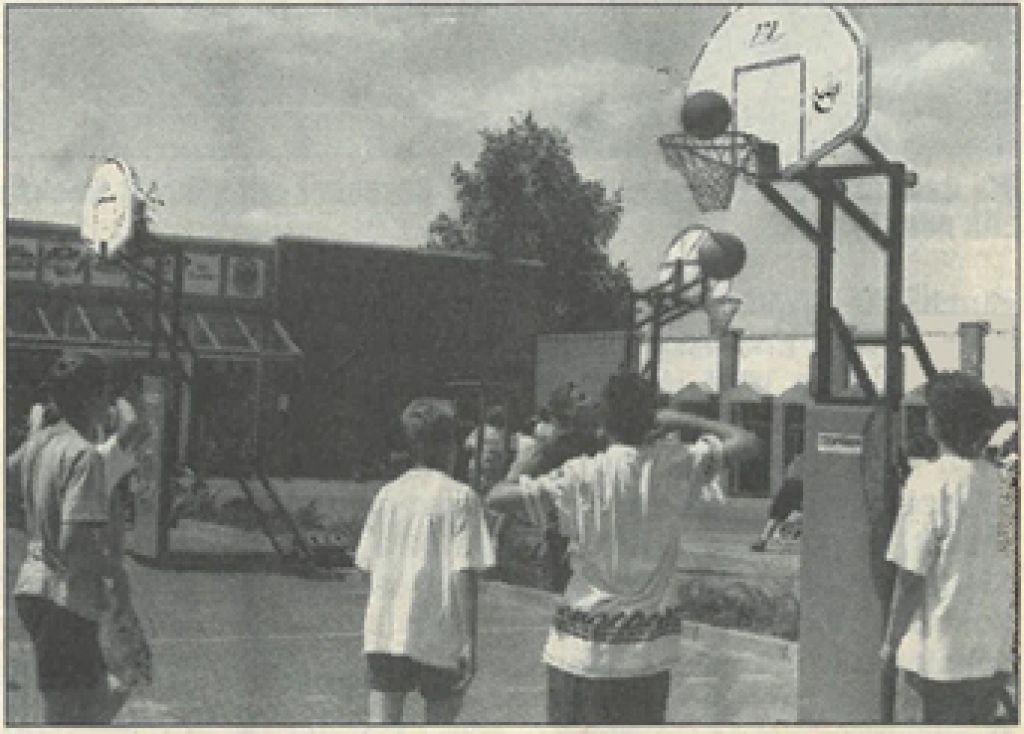 Beim Streetball-Championship &#039;95 Uecker-Randow herrschte tolle Stimmung und zu gutes Wetter. Foto: Pie-tzke