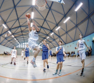 Ferris Finck von den Ballrox Ueckermünde beim Wurf auf den Korb Foto: Andy Bünning