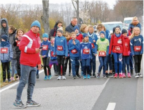 Rennleiter Frank Greiner-Mai (hier vor dem Start des Kinderlaufes) freut sich auf spannende Läufe in Ueckermünde