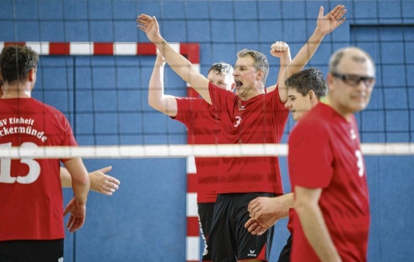 Zwei Heimspiele, zwei Siege: Für die Einheit-Volleyballer lief es am Sonnabend wie am Schnürchen. Foto: Andy Bünning