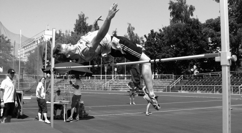 Vier Meter hoch mit dem Stab - neuer Kreisrekord für Andre Möhl