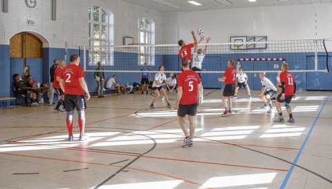 Der vierte Sieg im siebten Spiel gelang am Samstag den Landesliga-Ost-Volleyballern aus Ueckermünde. Der Punktgewinn vor heimischer Kulisse war aber nicht das einzige Erfolgserlebnis an diesem Tag. foto: Andy Bünning/Archiv