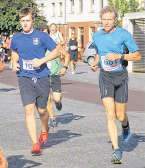 Leichtathleten beim Abendlauf gefordert
