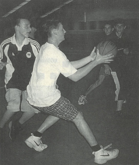 Das Spielniveau der besten Mannschaften beim Street-Basketball-Turnier war hoch. Foto: G. Pietzke