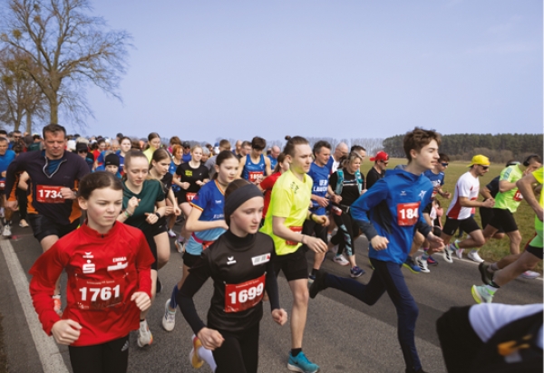 Massenstart der Kurz- und Langstrecken auf der Anklamer Straße. Foto: ZVG