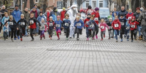 An den fünf Rennen der diesjährigen Laufcup-Serie beteiligten sich insgesamt 300 Hobby-Athleten. Den Jahreshöchstwert stellte am Samstag der Weihnachtslauf mit 85 Startern auf Fotos: Dennis Bacher