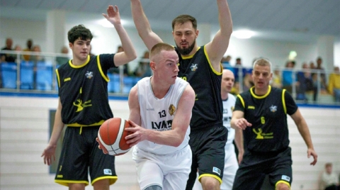 Die Ueckermünder Korbjäger um Benjamin Kliche gewannen das Heimspiel gegen Friedland. Foto: Andy Bünning