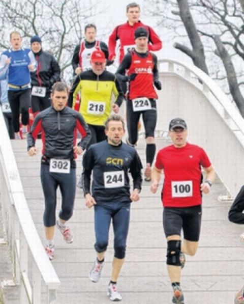 Einheit-Läufer mit gute Zeiten am Tollensesee