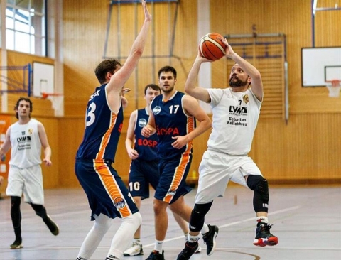 Die Ueckermünder BallRox um Alexander Schilling (rechts) treffen im Hinspiel des Finals auf Einheit Güstrow. Foto: Andy Bünning