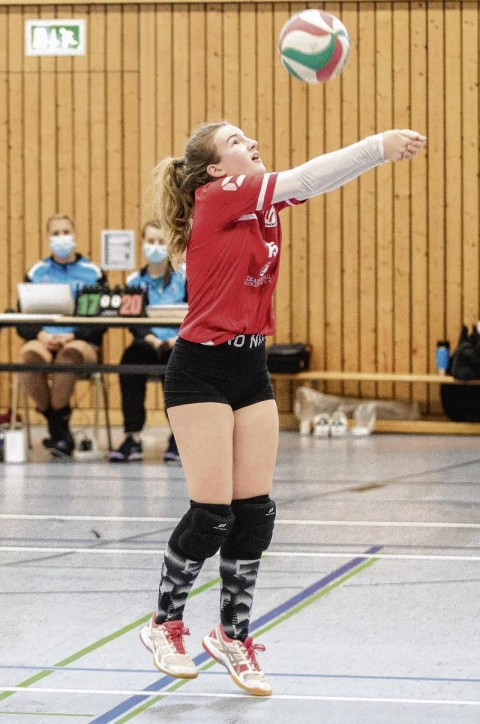 Als reine U18-Mannschaft wagen Ueckermündes Frauen, hier mit Eni Neumann, einen Neustart in der untersten Spielklasse. Fotos: Andy Bünning