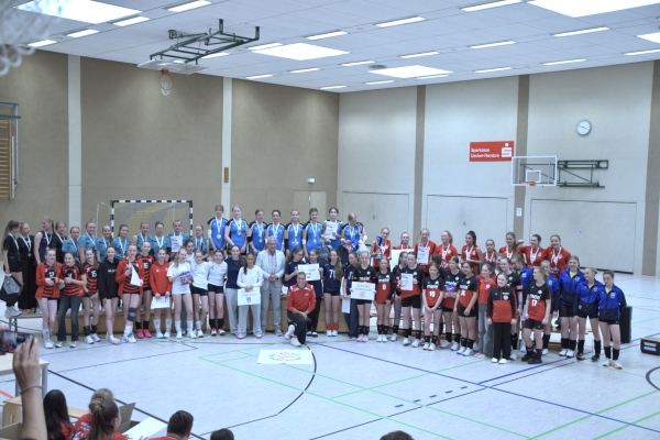Alle Teams bei der Siegerehrung