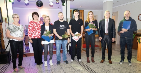 v.l.: Christhilde Hansow, Gabriela Bollnow, Gudrun Adler-Güsmer, Martin Thurow, David Raseck, Antje Fröhlich, Dieter Salow, Guido Winter. Foto: ZVG