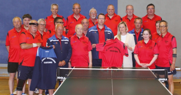 NEUE EINKLEIDUNG FÜR TISCHTENNISSPIELER
