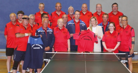 NEUE EINKLEIDUNG FÜR TISCHTENNISSPIELER
