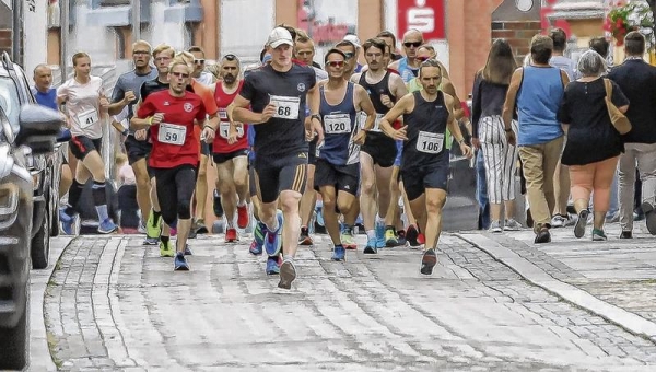 Über 100 Sportler kamen zum 30. Ueckermünder Abendlauf.