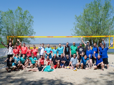 Gruppenbild Teilnehmer Firmenbeachcup