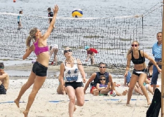 Beachvolleyballzauber lockt ans Haff