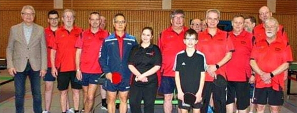 Bereit für das Training in neuer Umgebung: Die Tischtennisspieler des SV Einheit Ueckermünde. Foto: Stefanie Peters
