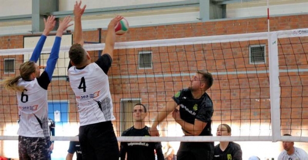 Auch am 8. Spieltag in der Vorpommern-Liga zeigten sich die Zerrenthiner Volleyballer angriffslustig und gewann beide Spiele. Foto: Wolfgang Dannenfeldt