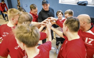 Trainer Andre Fröhlich und seine Volleyballer sind heute Gastgeber in der Landesliga-Ost. Foto: ANdy Bünning