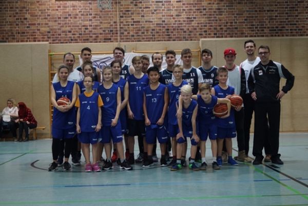 Die Teilnehmer der Abteilung Basketball am Freundschaftsturnier 2018