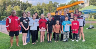 Teilnehmer des Wettbewerbs mit Frank Greiner-Mai (Leichtathletik Trainer) und Ramona Lubbe (rechts). Foto: ZVG