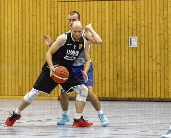 Der SV Einheit Ueckermünde „BallRox“ um Remo Honerjäger (hier am Ball) will dem EBC Rostock V alles abverlangen. Foto: Andy Bünning