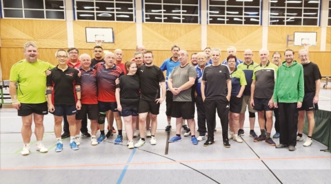 Tischtennissportler beim Doppelturnier am 10. Dezember. Foto: ZVG