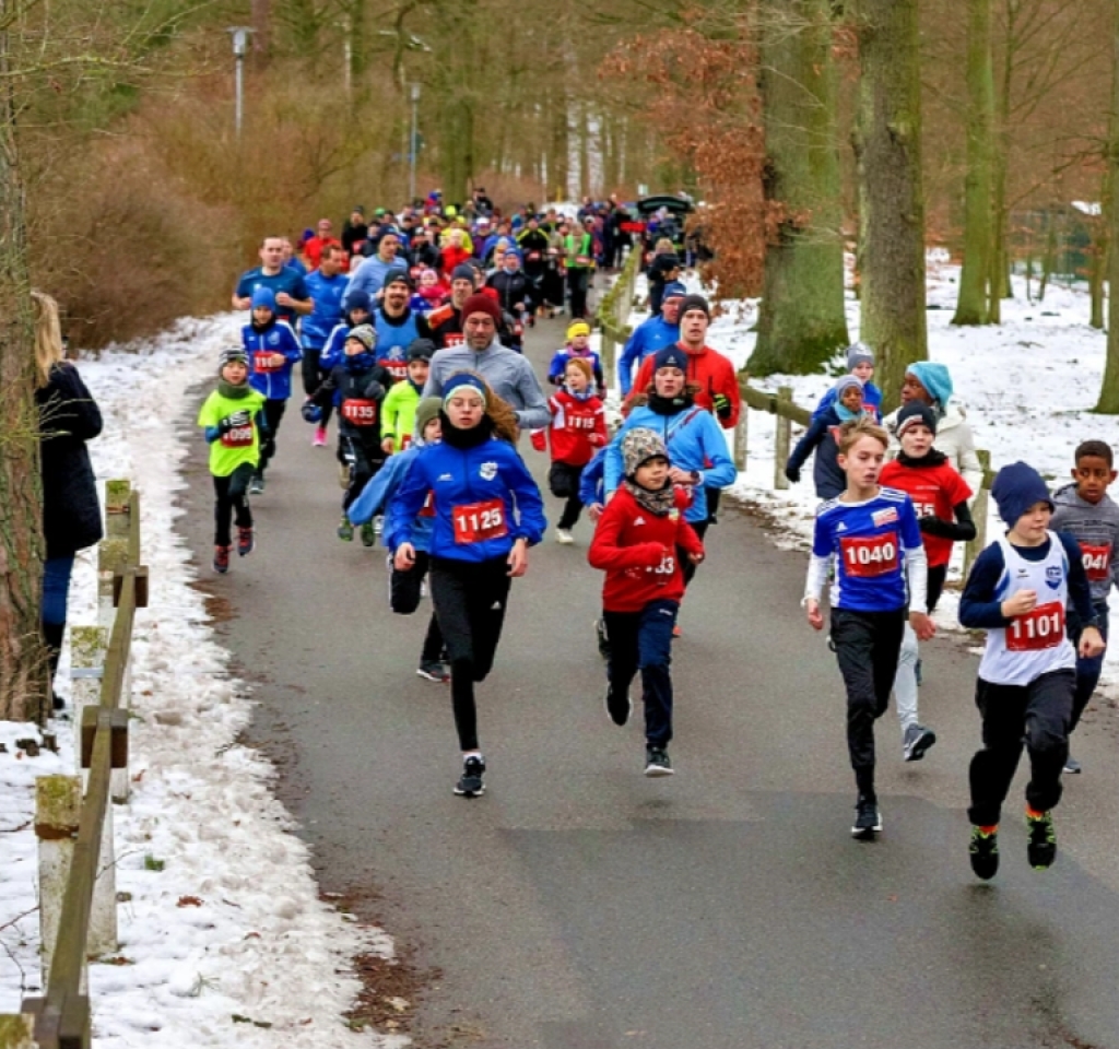 Das Starterfeld geht gemeinsam über zwei, vier und zehn Kilometer auf die Strecke. Foto: Andy Bünning